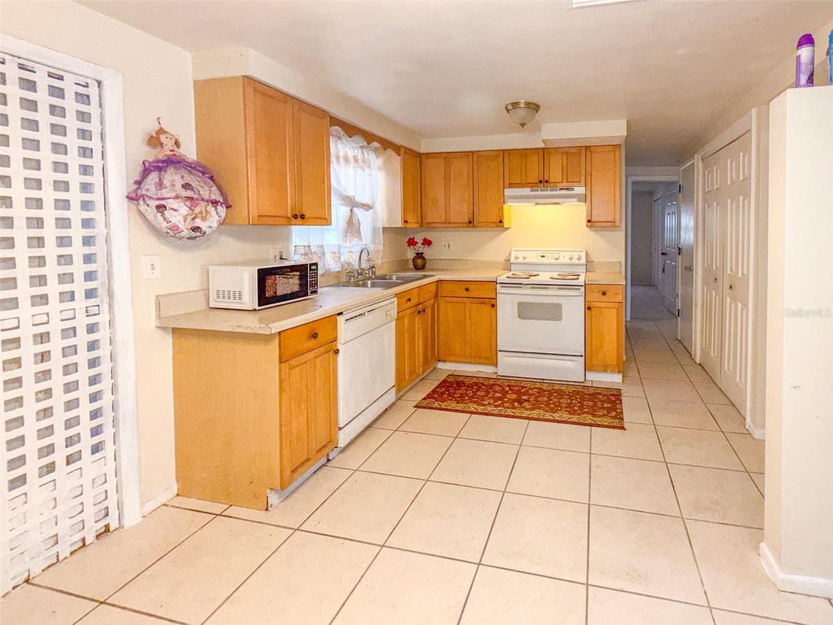 4737 LONGWOOD AVENUE — photo 10 of 24