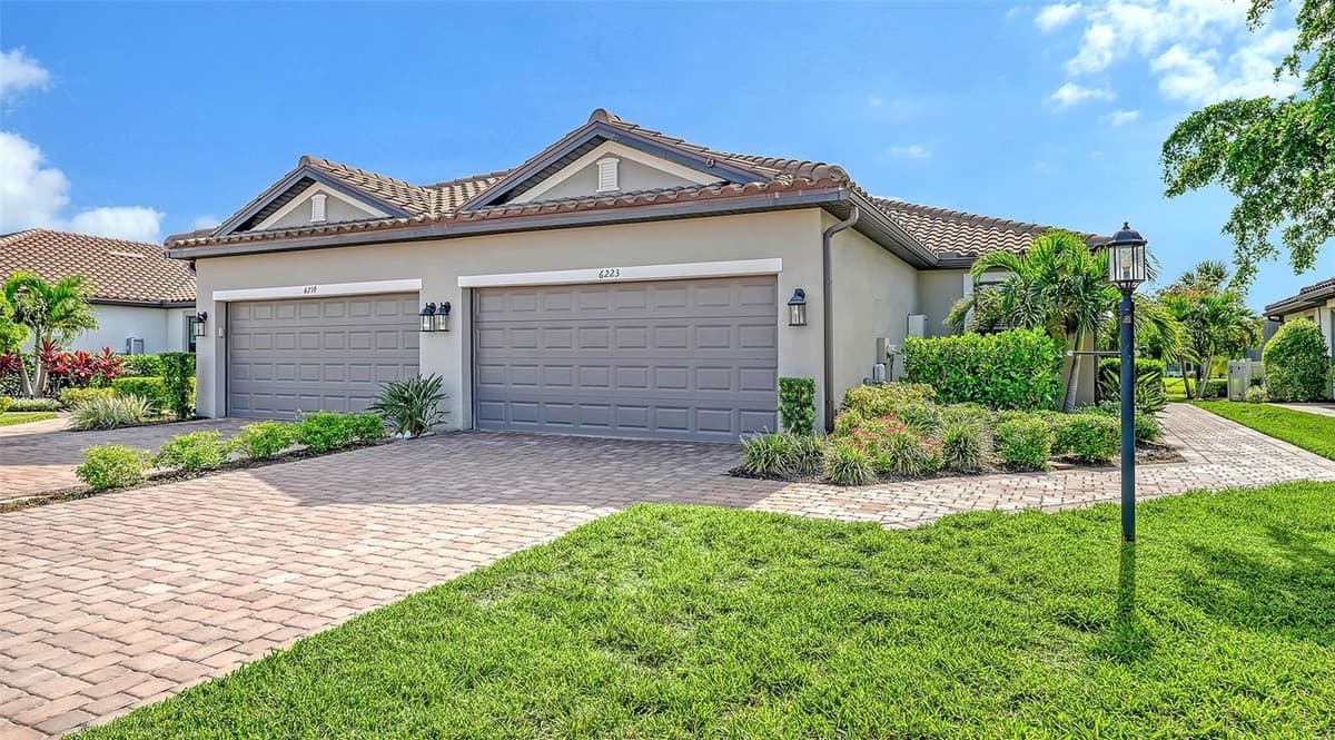 6223 PLATEAU COURT — photo 4 of 87