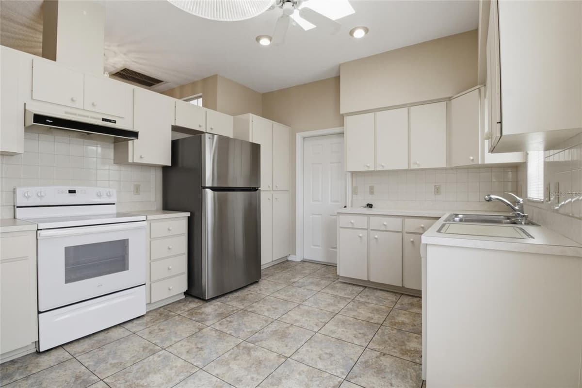 6700 KINGSBURY LANE — photo 7 of 25