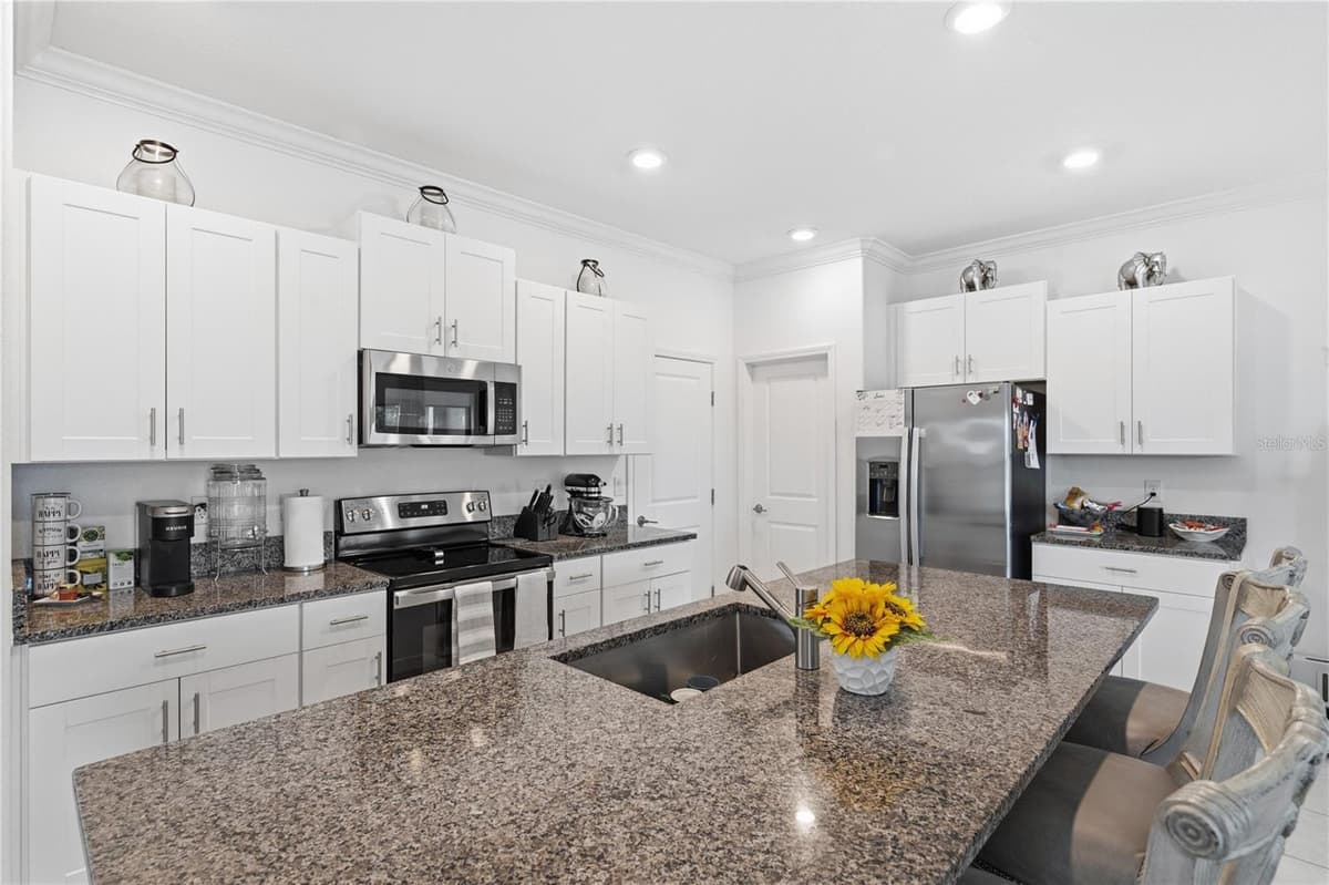 9735 ASHWORTH PLACE — photo 6 of 37
