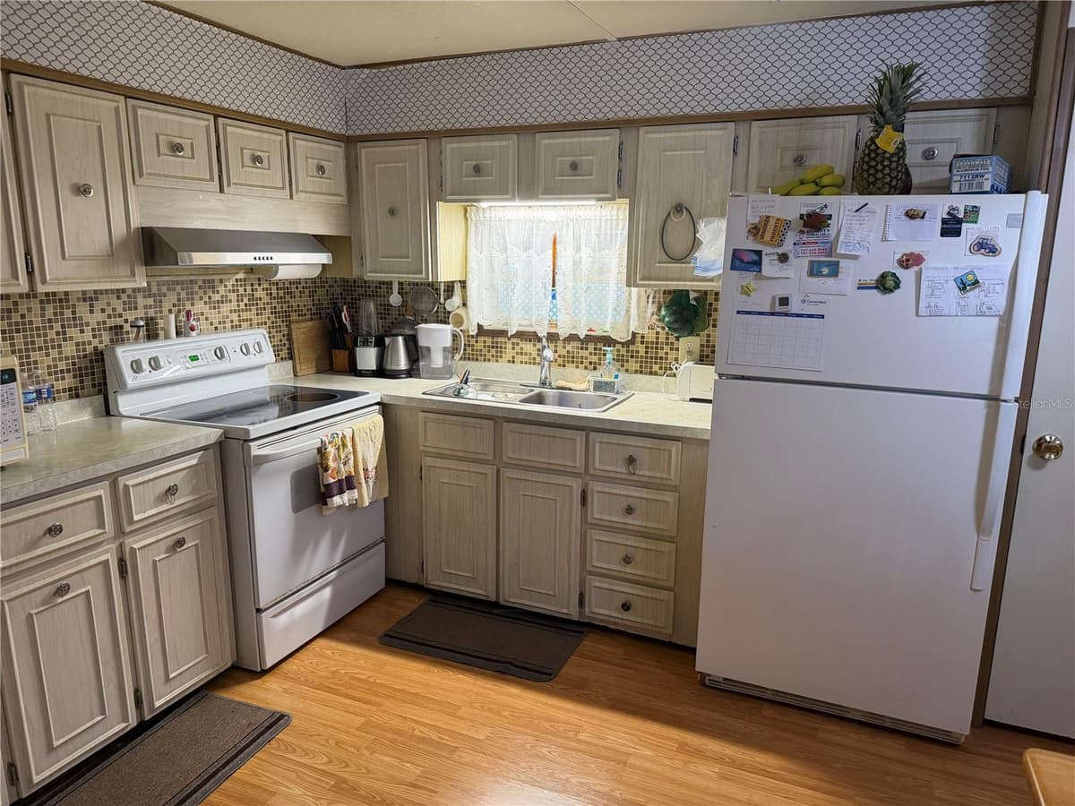 2044 HOYLE DRIVE — photo 3 of 24