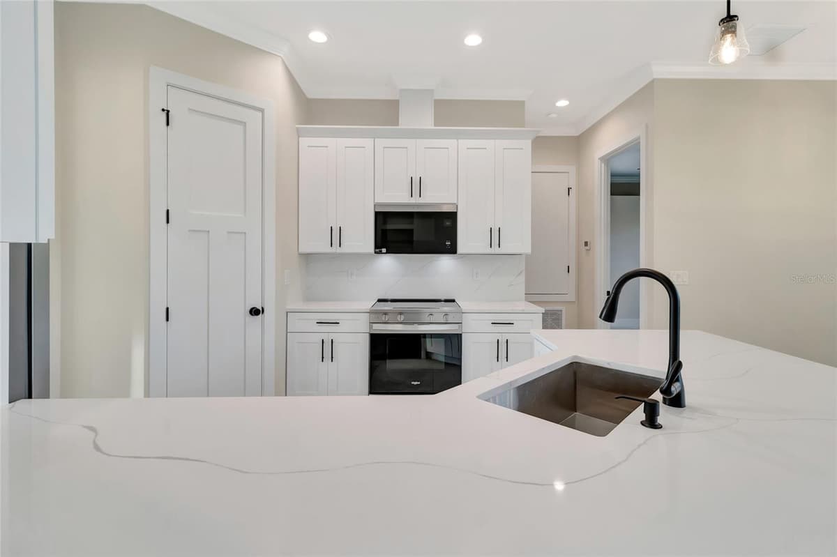 17557 NINTH STREET — photo 8 of 47