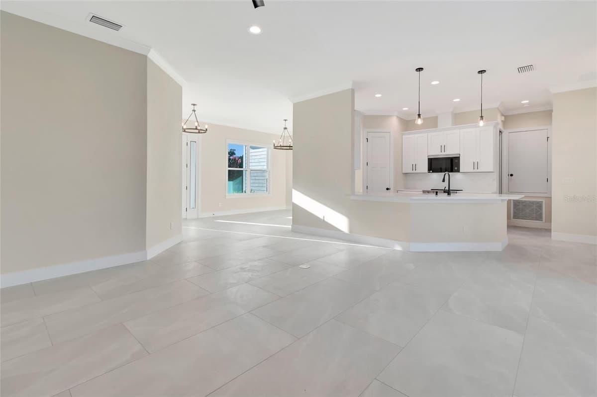 17557 NINTH STREET — photo 10 of 47