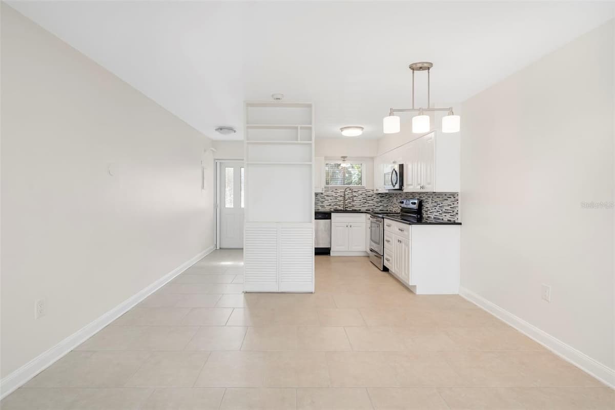 2155 WOOD STREET — photo 5 of 36