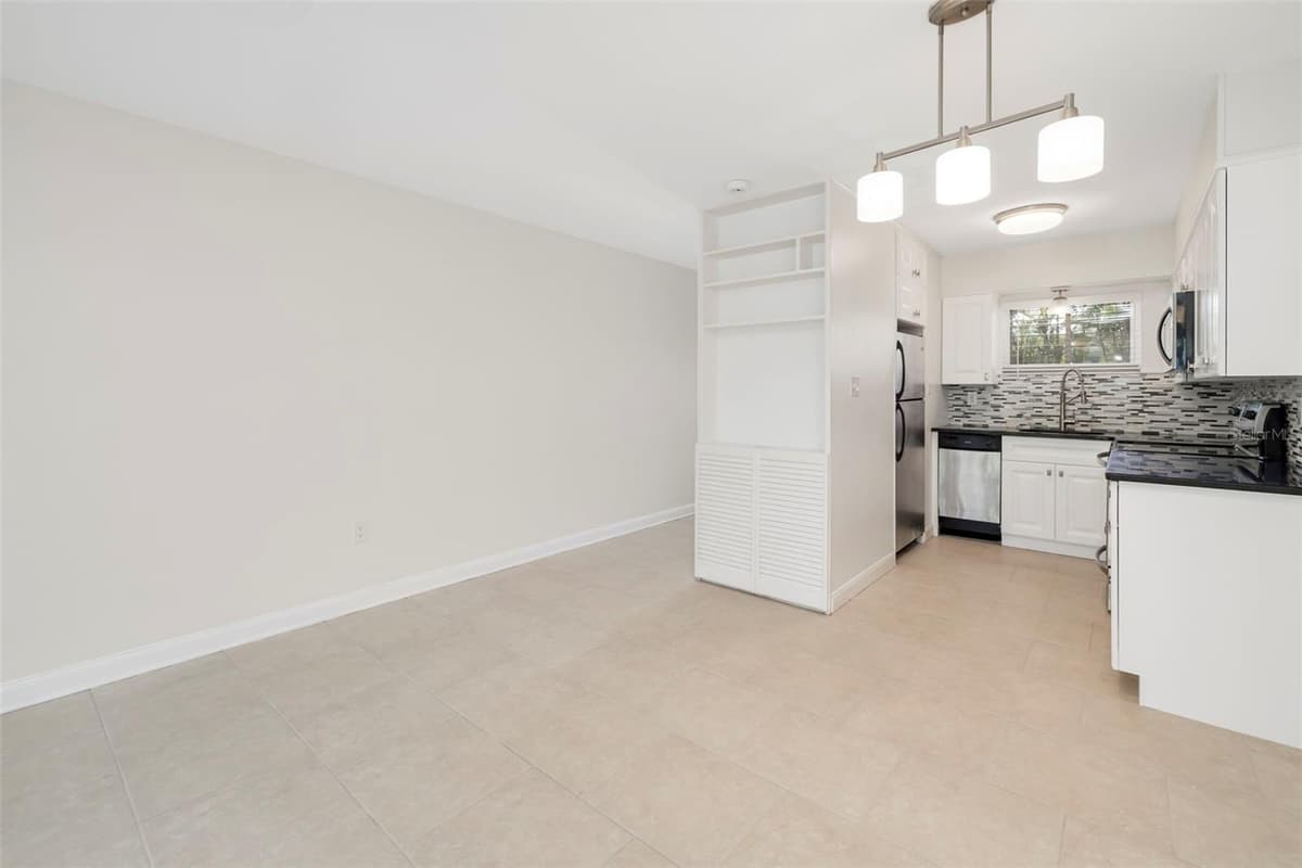 2155 WOOD STREET — photo 6 of 36