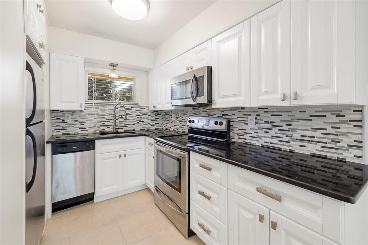 2155 WOOD STREET — photo 4 of 36