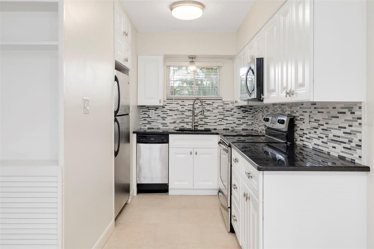 2155 WOOD STREET — photo 3 of 36