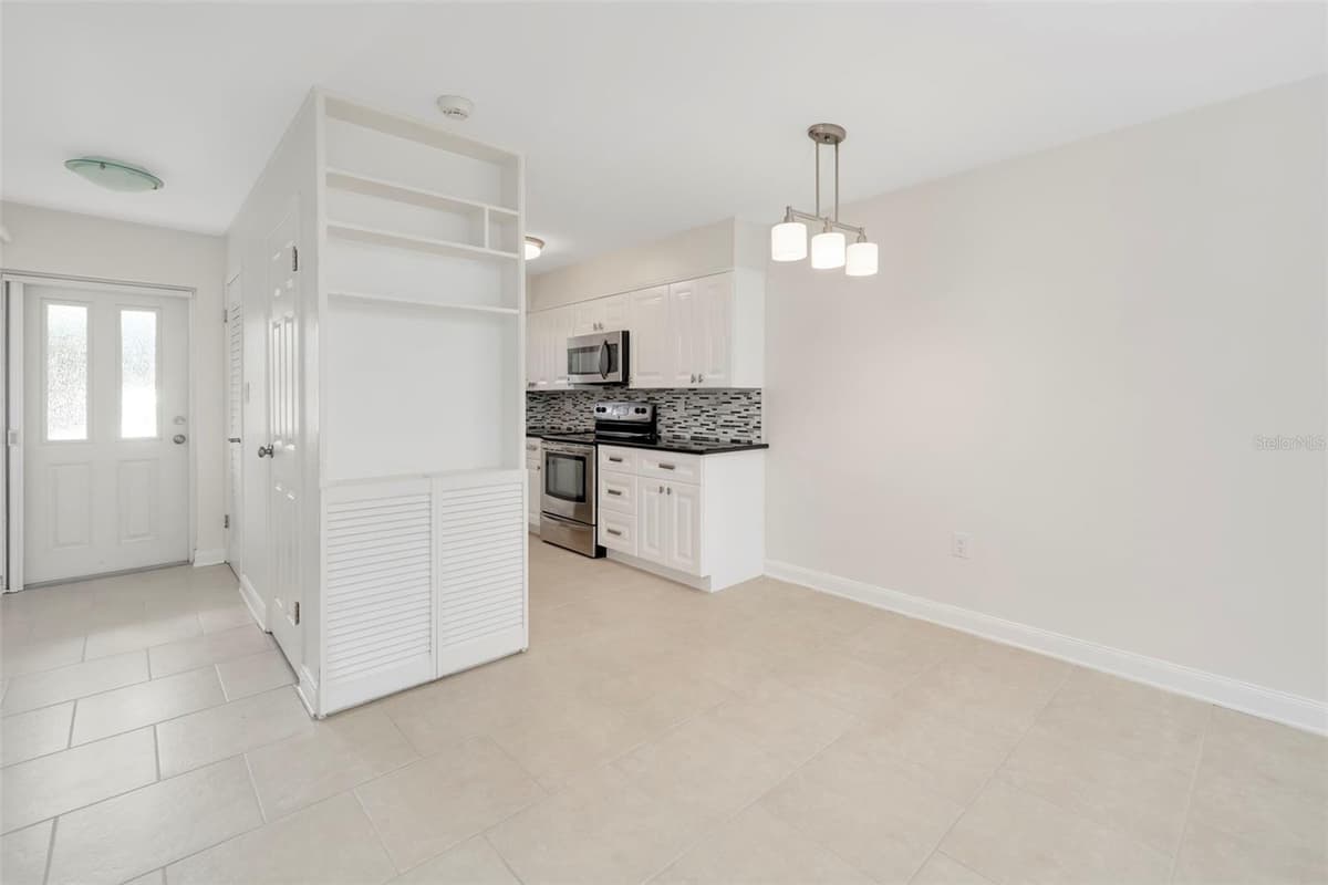 2155 WOOD STREET — photo 7 of 36