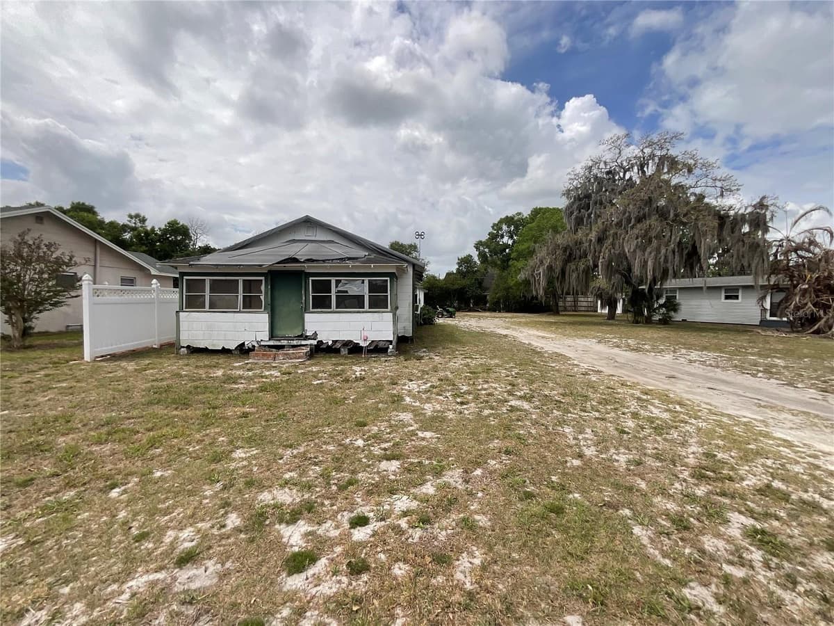 109 PALENCIA ROAD — photo 1 of 10