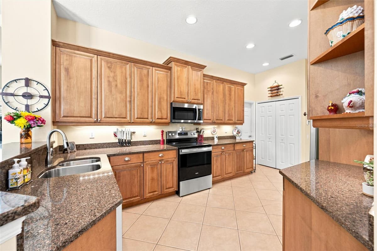11758 HIDDEN FOREST LOOP — photo 14 of 99