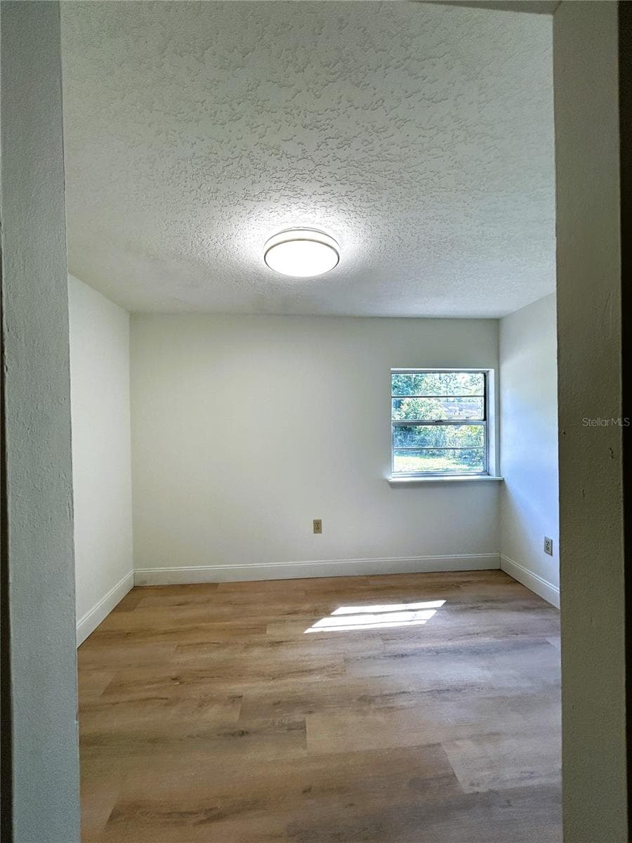2024 DIXIE AVENUE — photo 9 of 32
