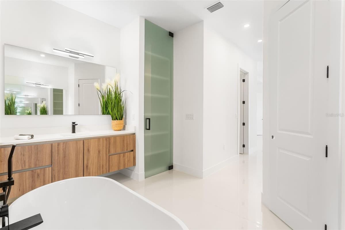 10 33RD AVENUE — photo 36 of 48