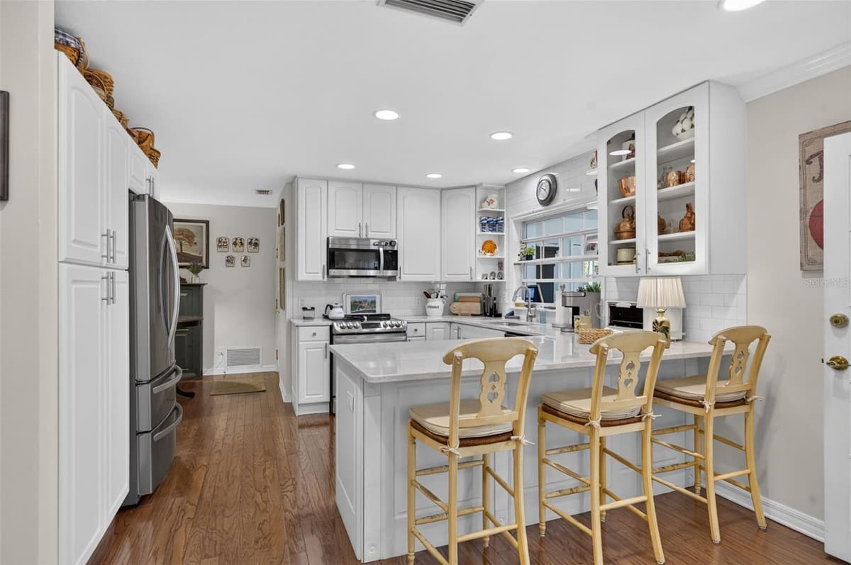 823 WOODS COURT — photo 8 of 38