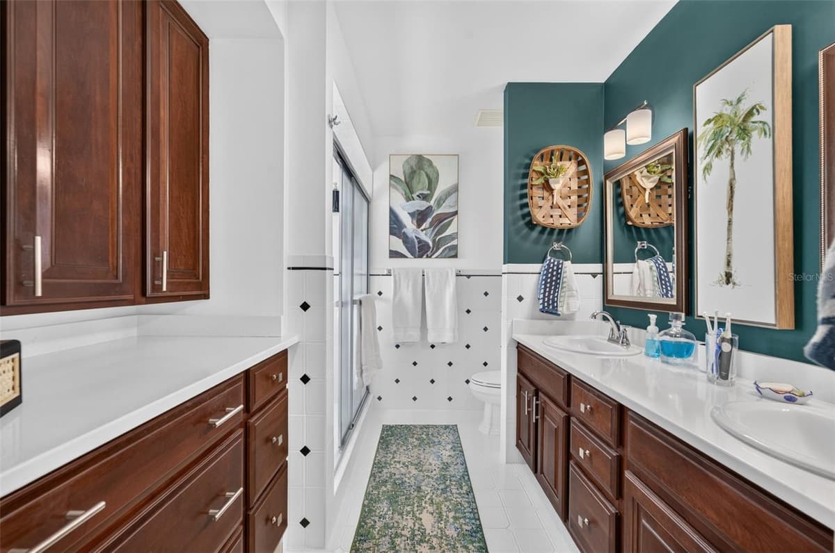 823 WOODS COURT — photo 16 of 38