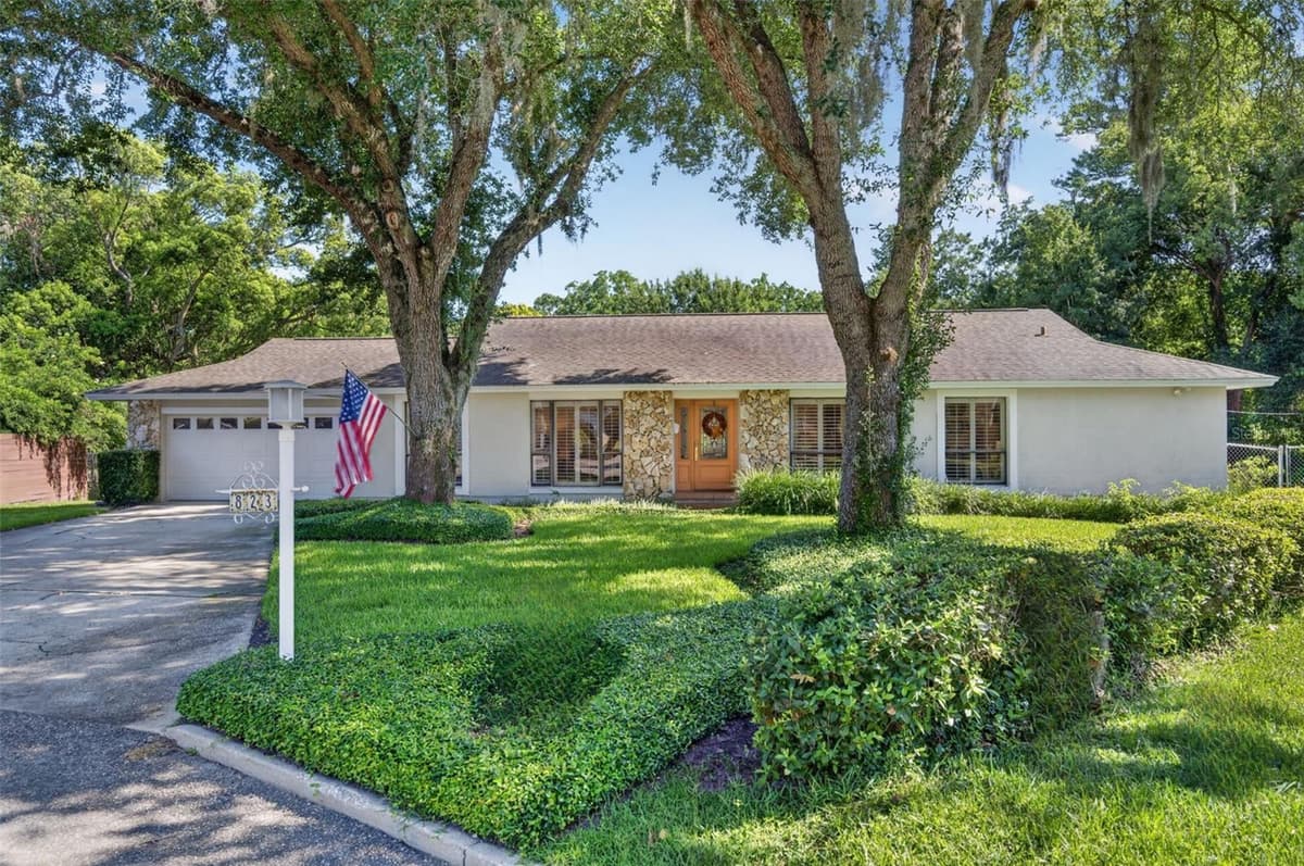 823 WOODS COURT — photo 1 of 38