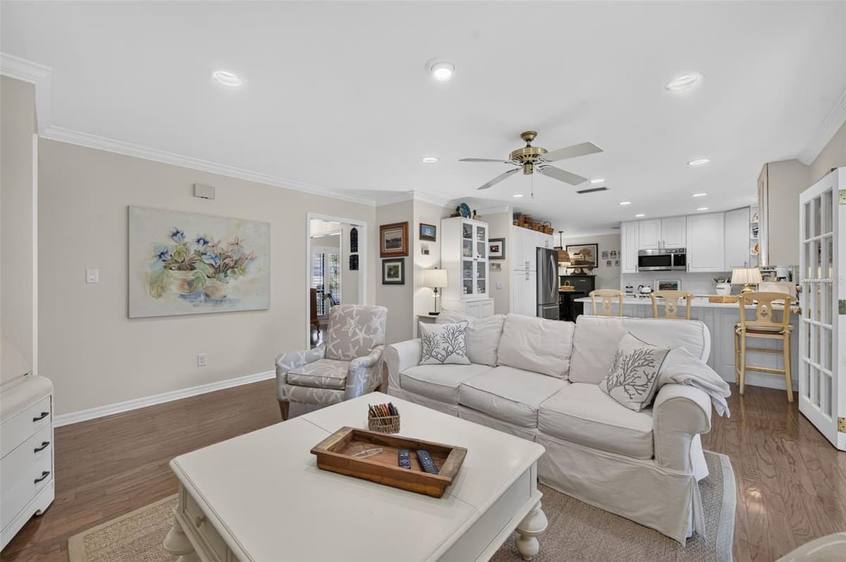 823 WOODS COURT — photo 7 of 38