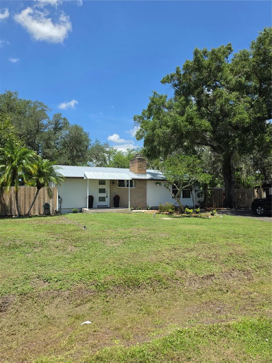 1205 WILLIS AVENUE — photo 4 of 65