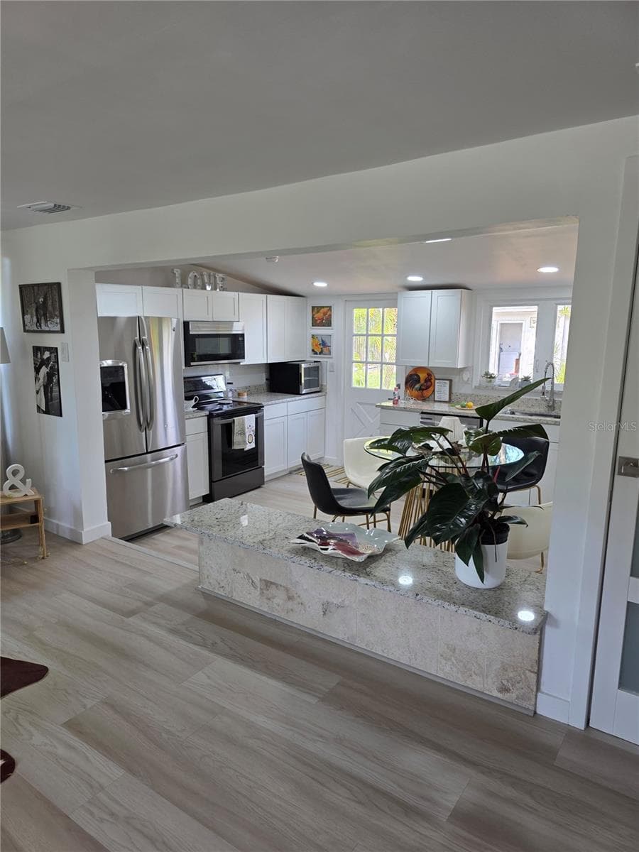 1205 WILLIS AVENUE — photo 25 of 65