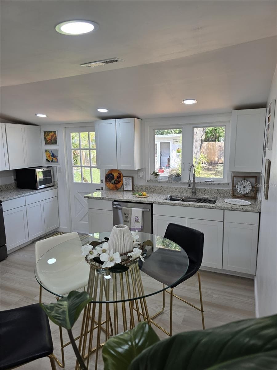 1205 WILLIS AVENUE — photo 24 of 65