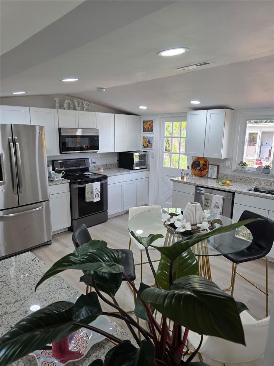1205 WILLIS AVENUE — photo 27 of 65