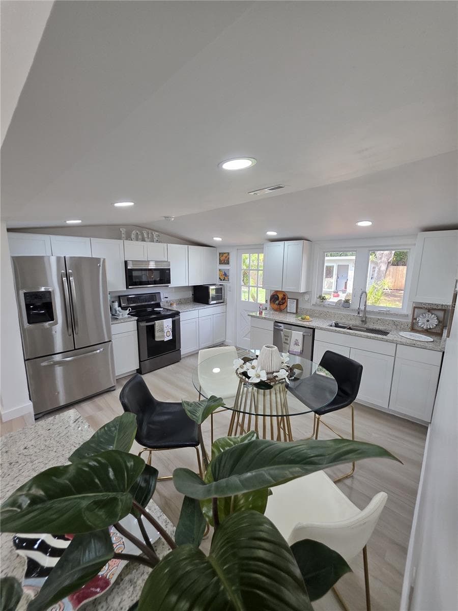 1205 WILLIS AVENUE — photo 17 of 65