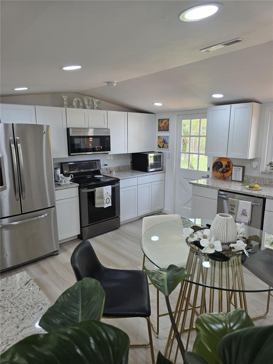 1205 WILLIS AVENUE — photo 23 of 65