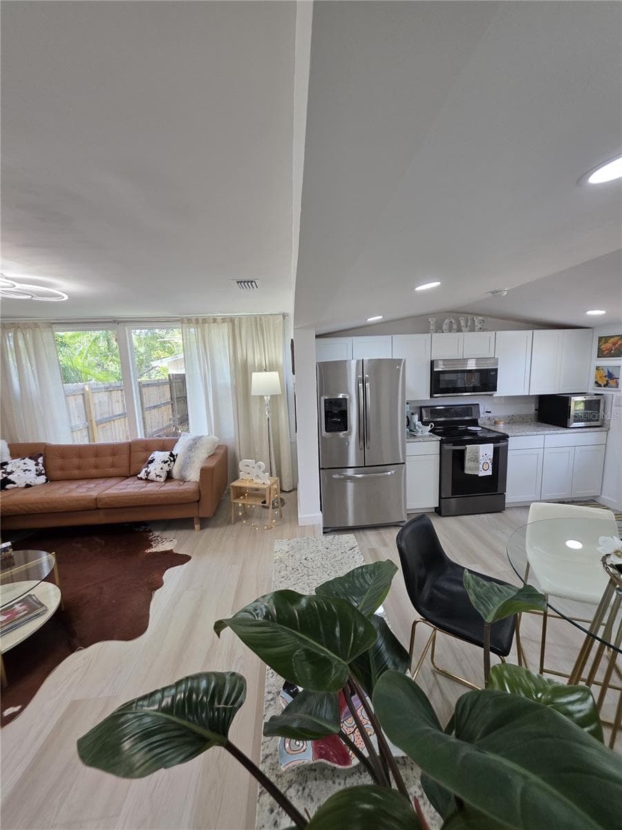 1205 WILLIS AVENUE — photo 18 of 65