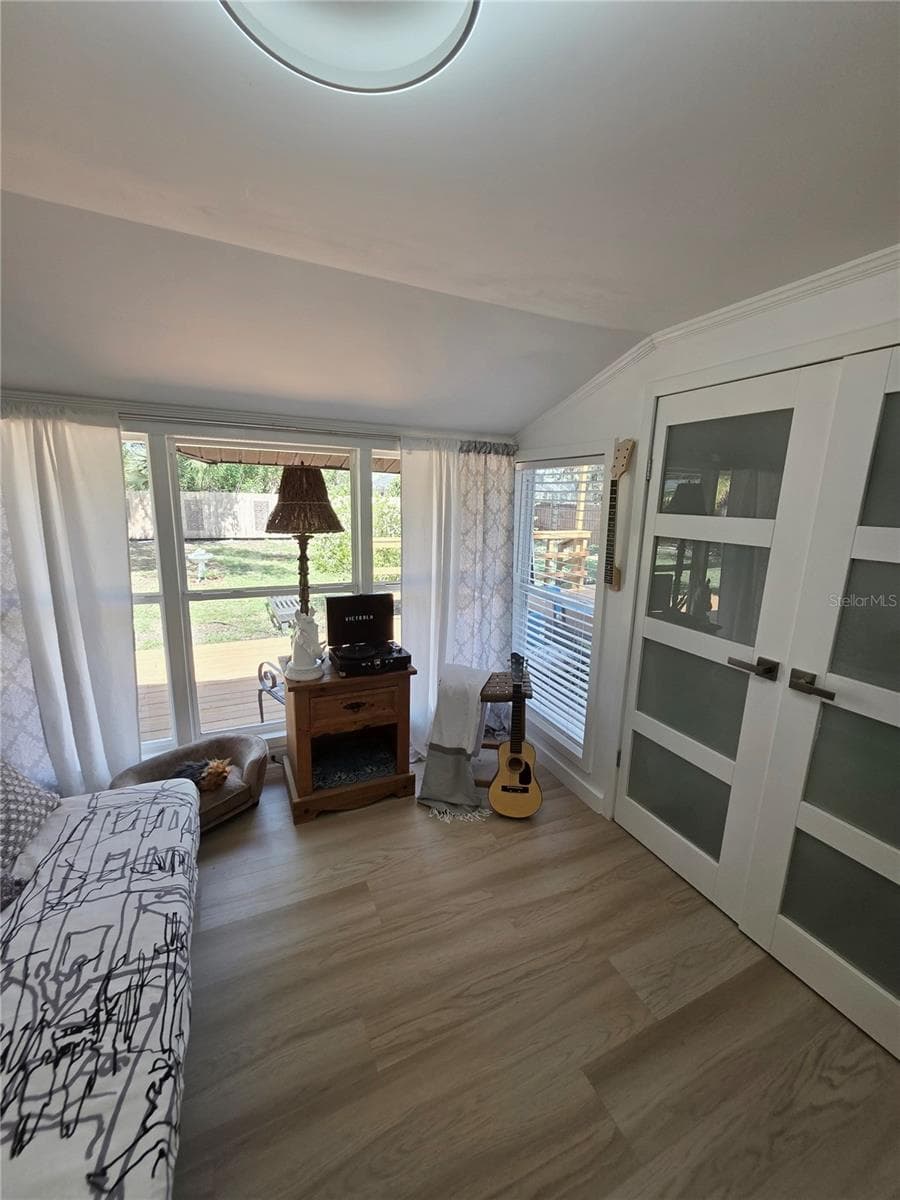 1205 WILLIS AVENUE — photo 33 of 65