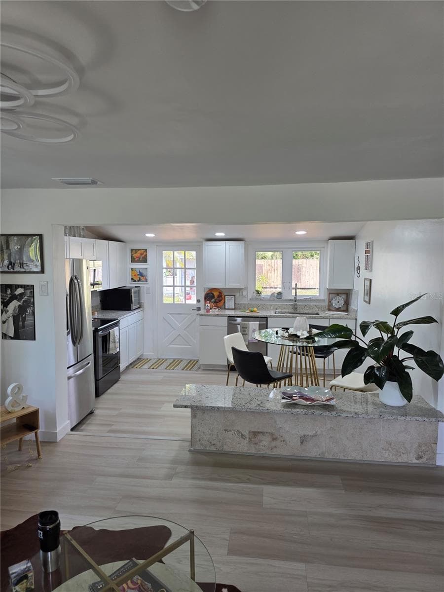 1205 WILLIS AVENUE — photo 21 of 65
