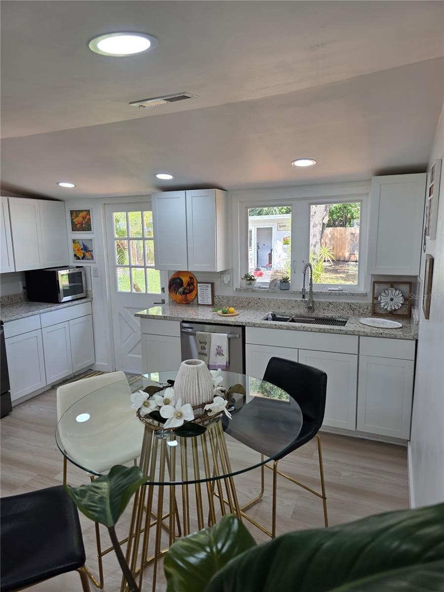1205 WILLIS AVENUE — photo 26 of 65