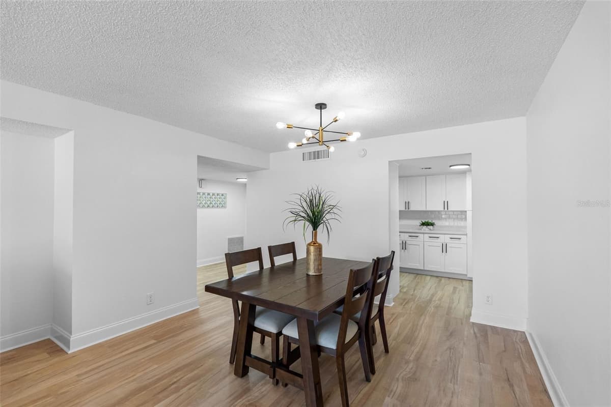 220 BELLEVIEW BOULEVARD — photo 10 of 47