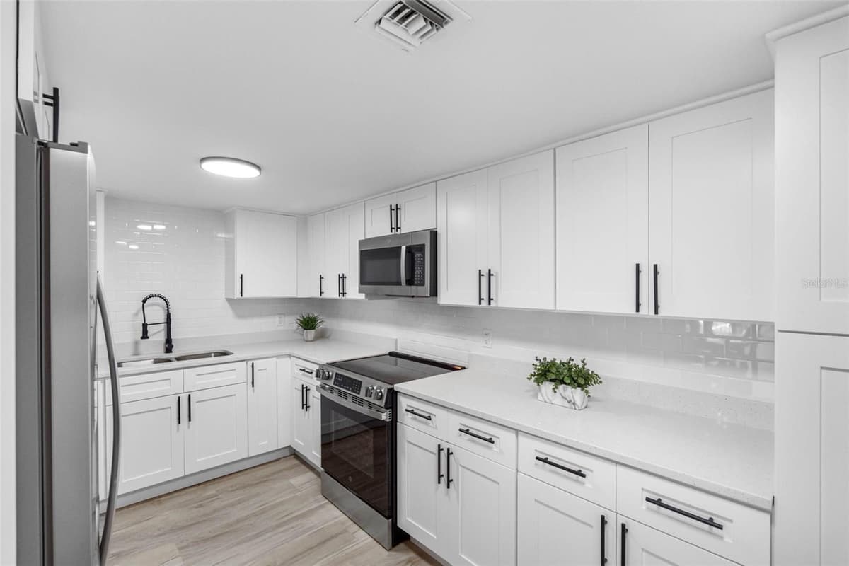 220 BELLEVIEW BOULEVARD — photo 13 of 47