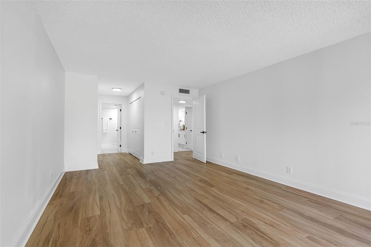 220 BELLEVIEW BOULEVARD — photo 18 of 47