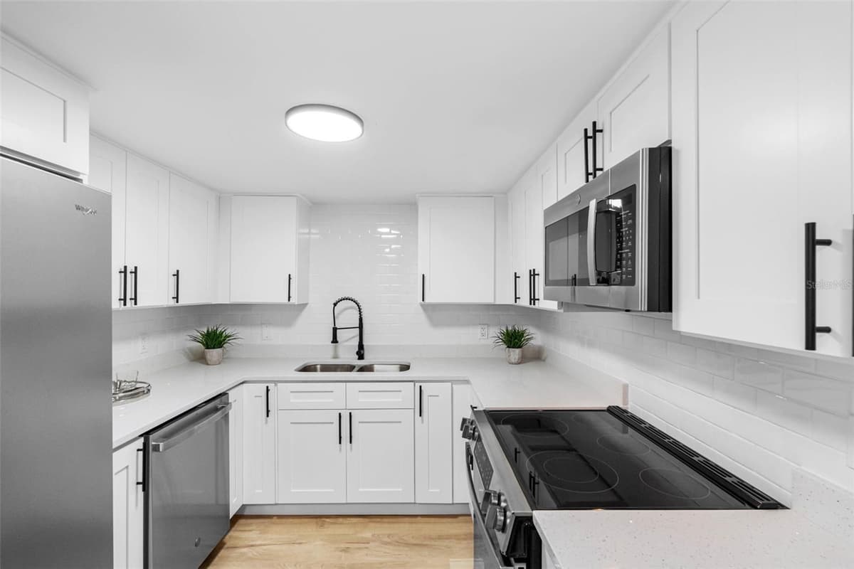 220 BELLEVIEW BOULEVARD — photo 15 of 47