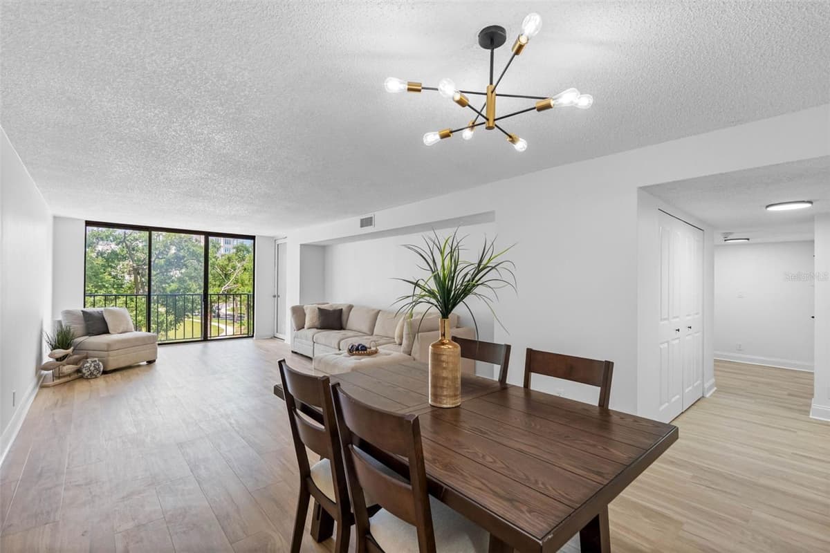 220 BELLEVIEW BOULEVARD — photo 3 of 47