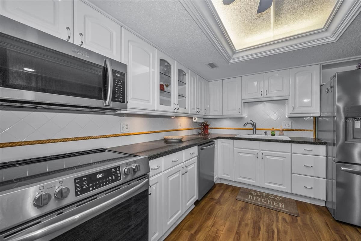 851 BAYWAY BOULEVARD — photo 10 of 77