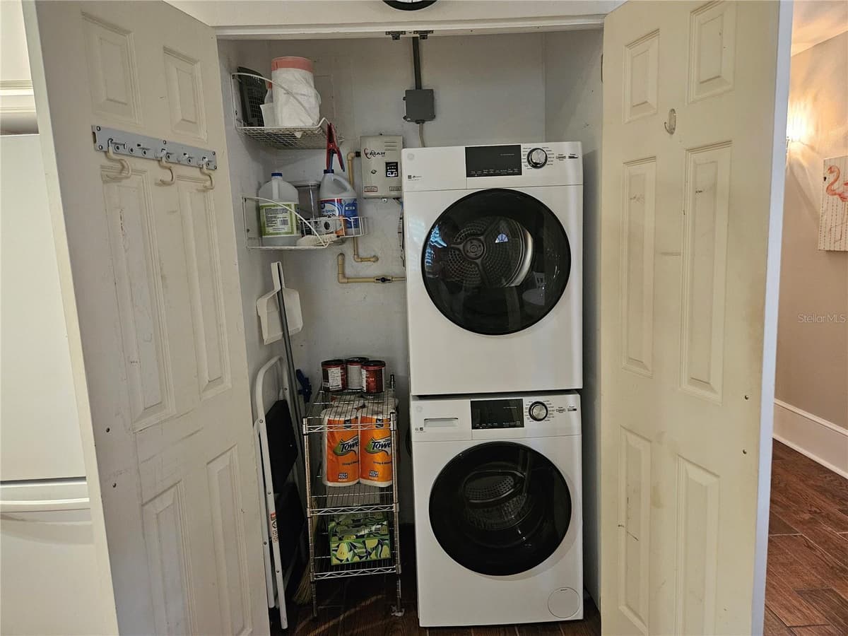 205 KINGS BLVD BOULEVARD — photo 15 of 47