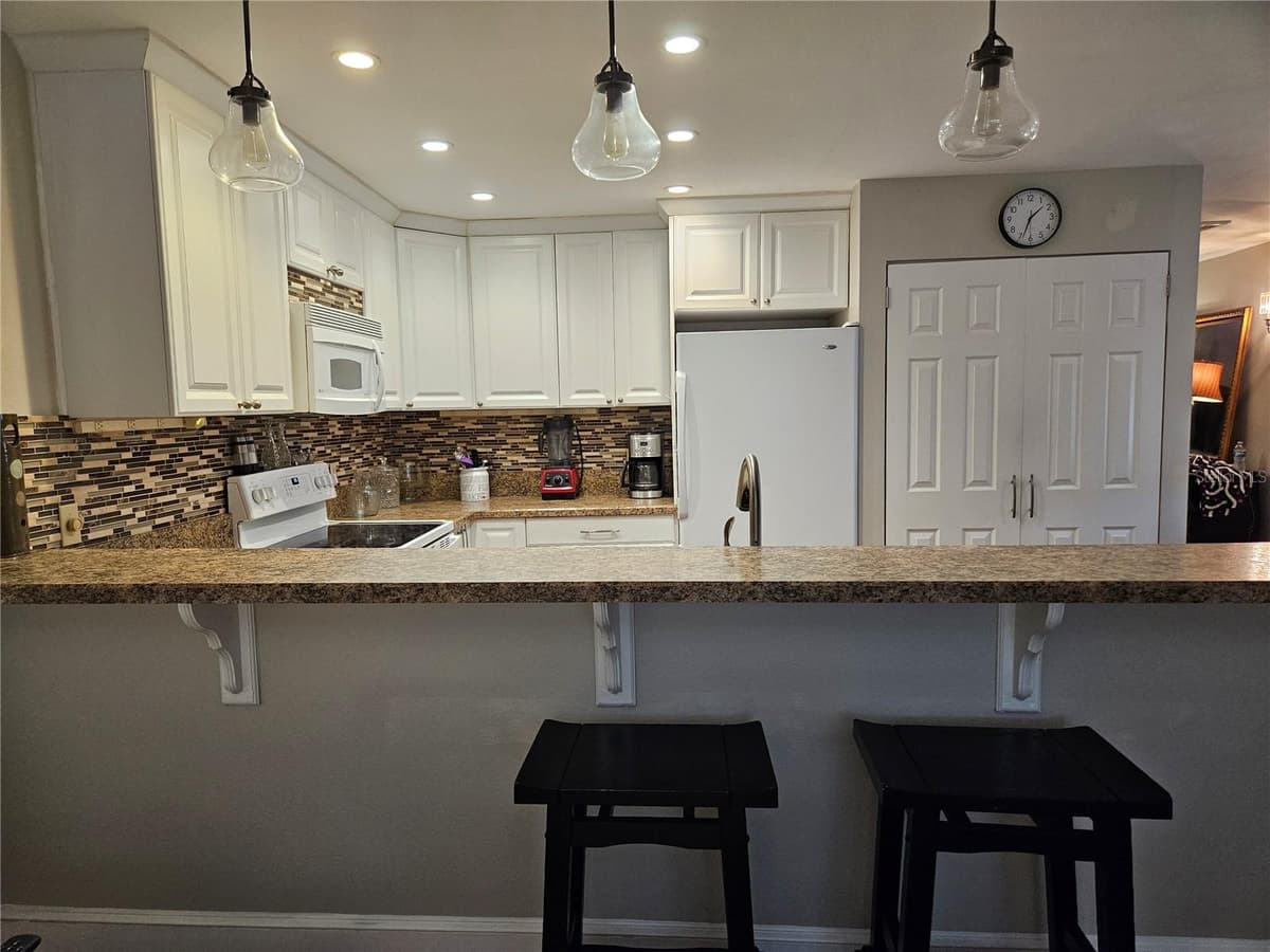 205 KINGS BLVD BOULEVARD — photo 12 of 47