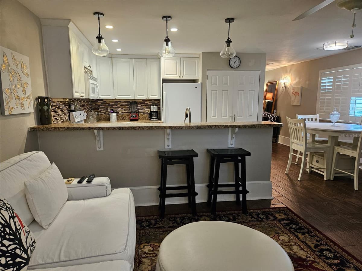 205 KINGS BLVD BOULEVARD — photo 11 of 47