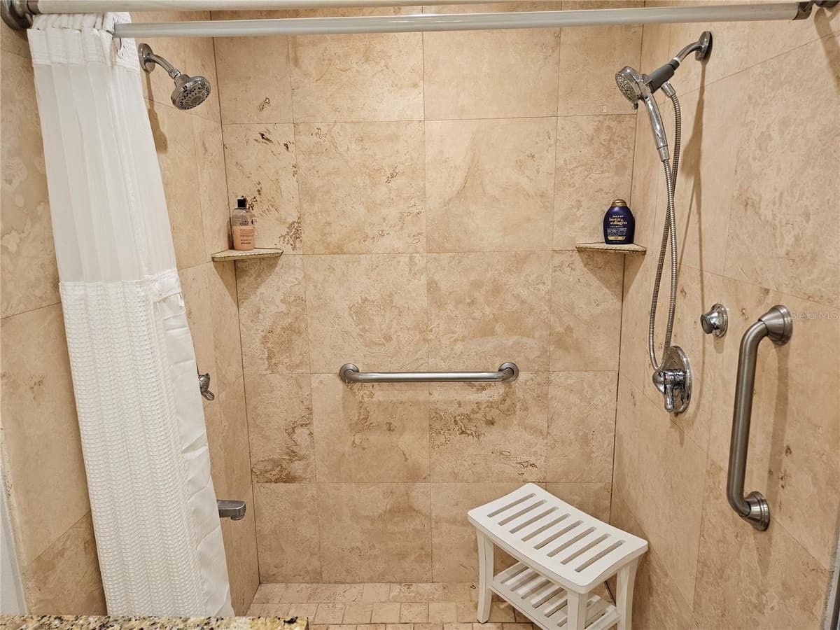 205 KINGS BLVD BOULEVARD — photo 21 of 47