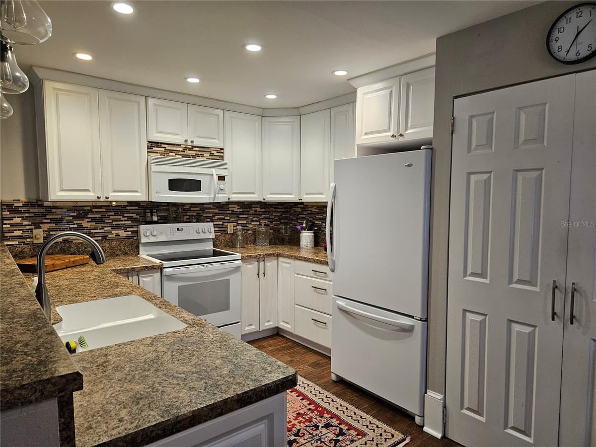 205 KINGS BLVD BOULEVARD — photo 14 of 47