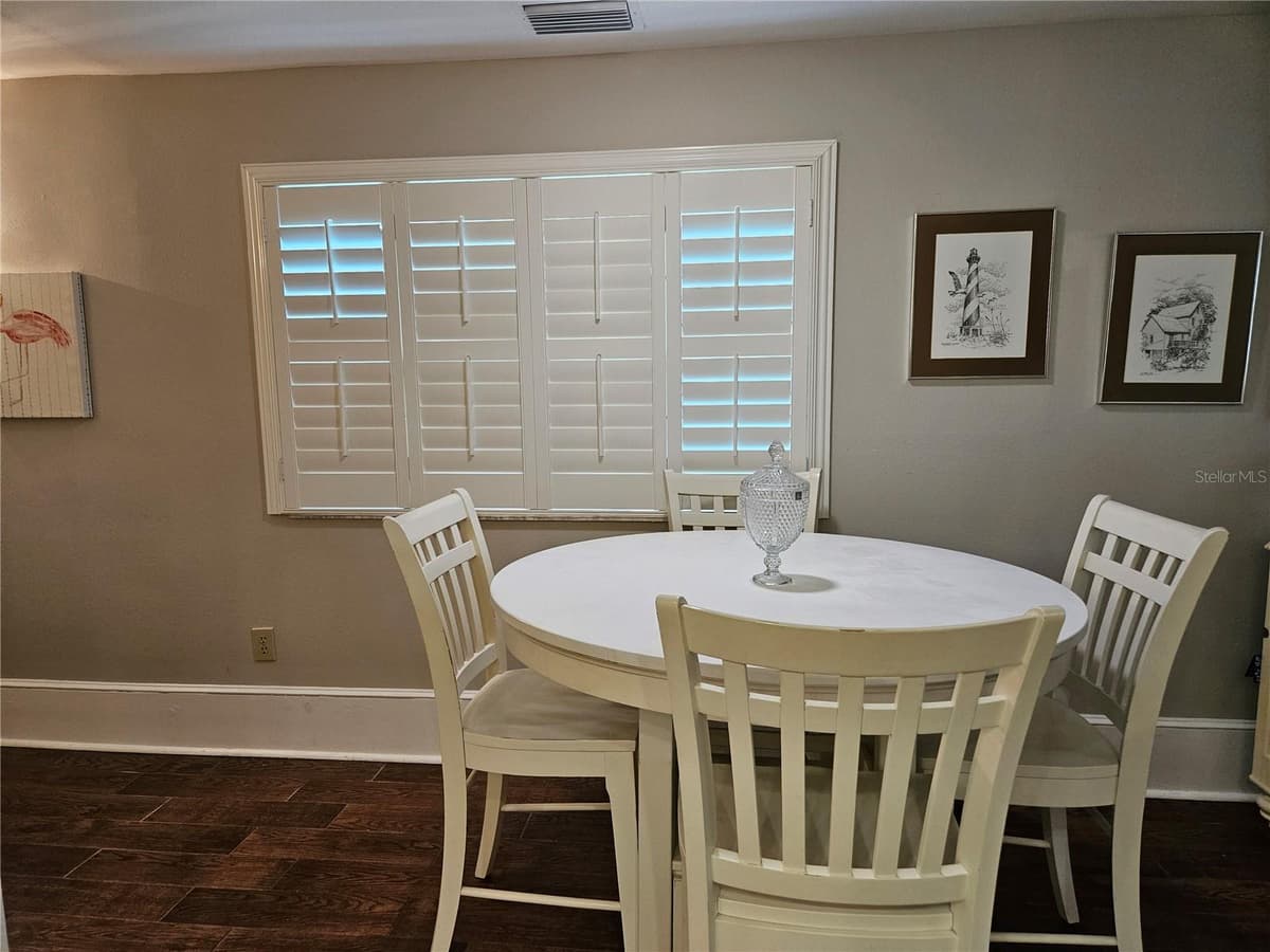205 KINGS BLVD BOULEVARD — photo 16 of 47