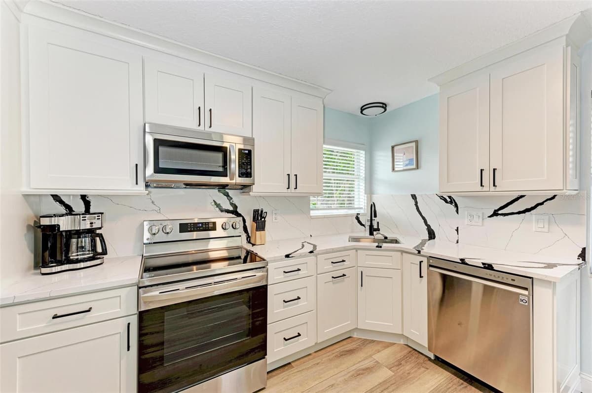 204 BAY DRIVE — photo 14 of 17