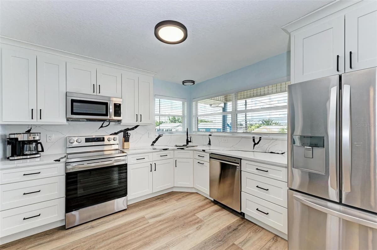 204 BAY DRIVE — photo 7 of 17