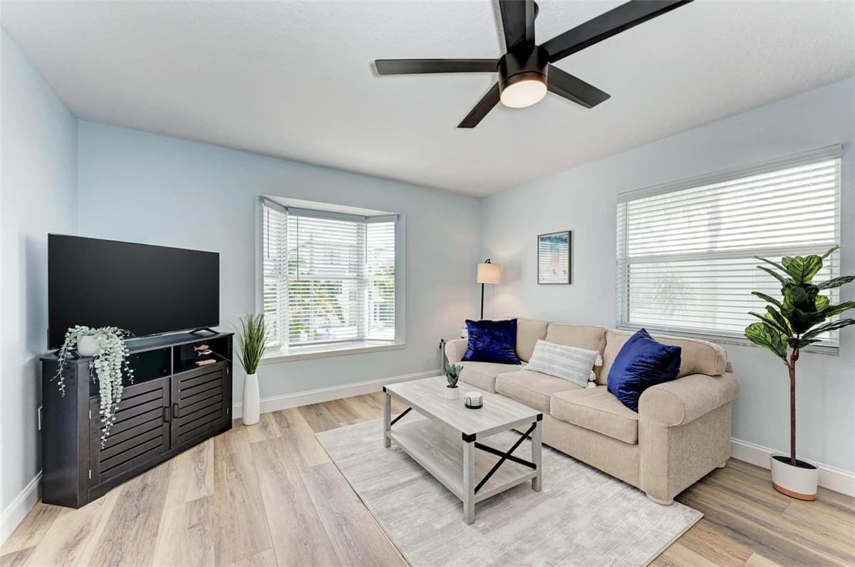 204 BAY DRIVE — photo 5 of 17
