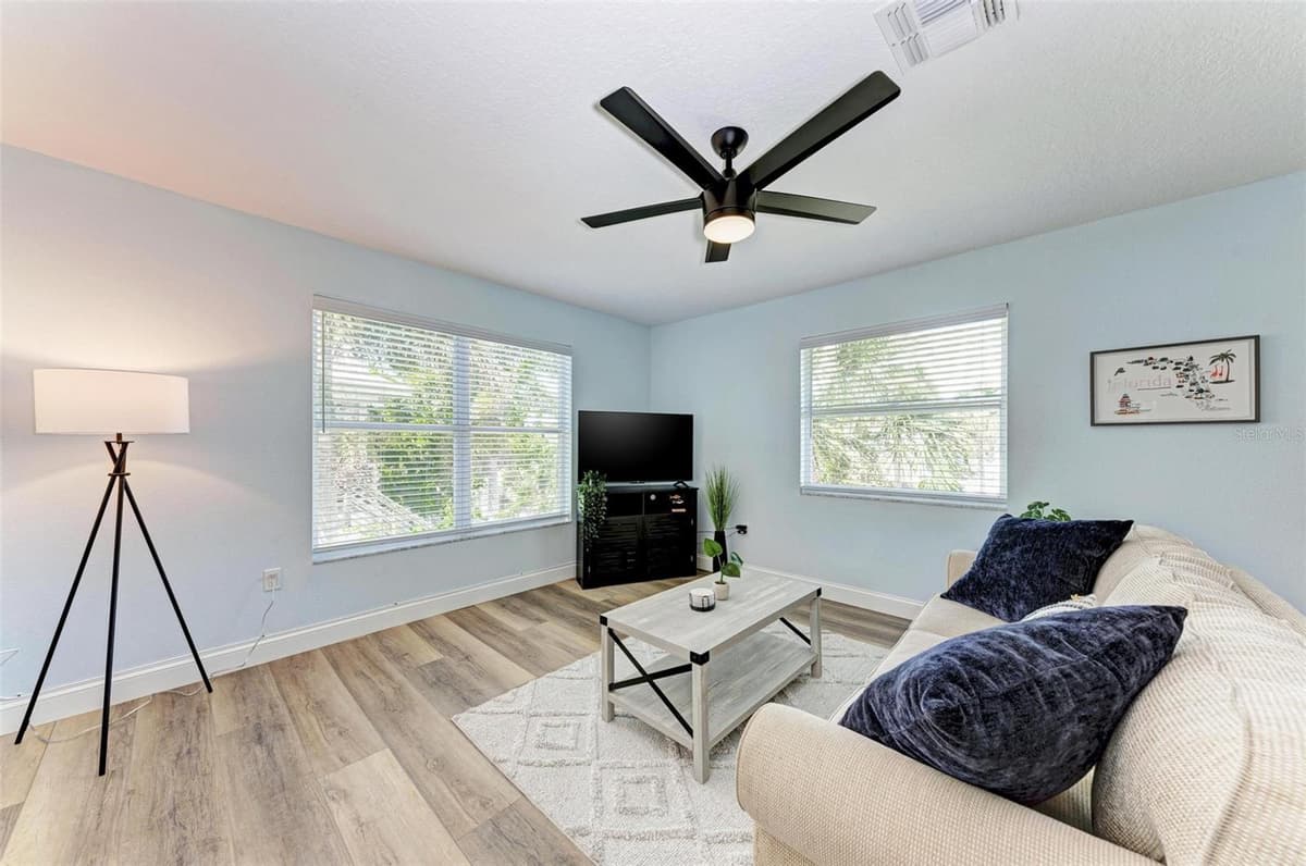 204 BAY DRIVE — photo 13 of 17