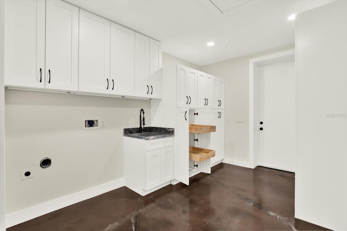34370 RICHARDSON BOULEVARD — photo 37 of 54
