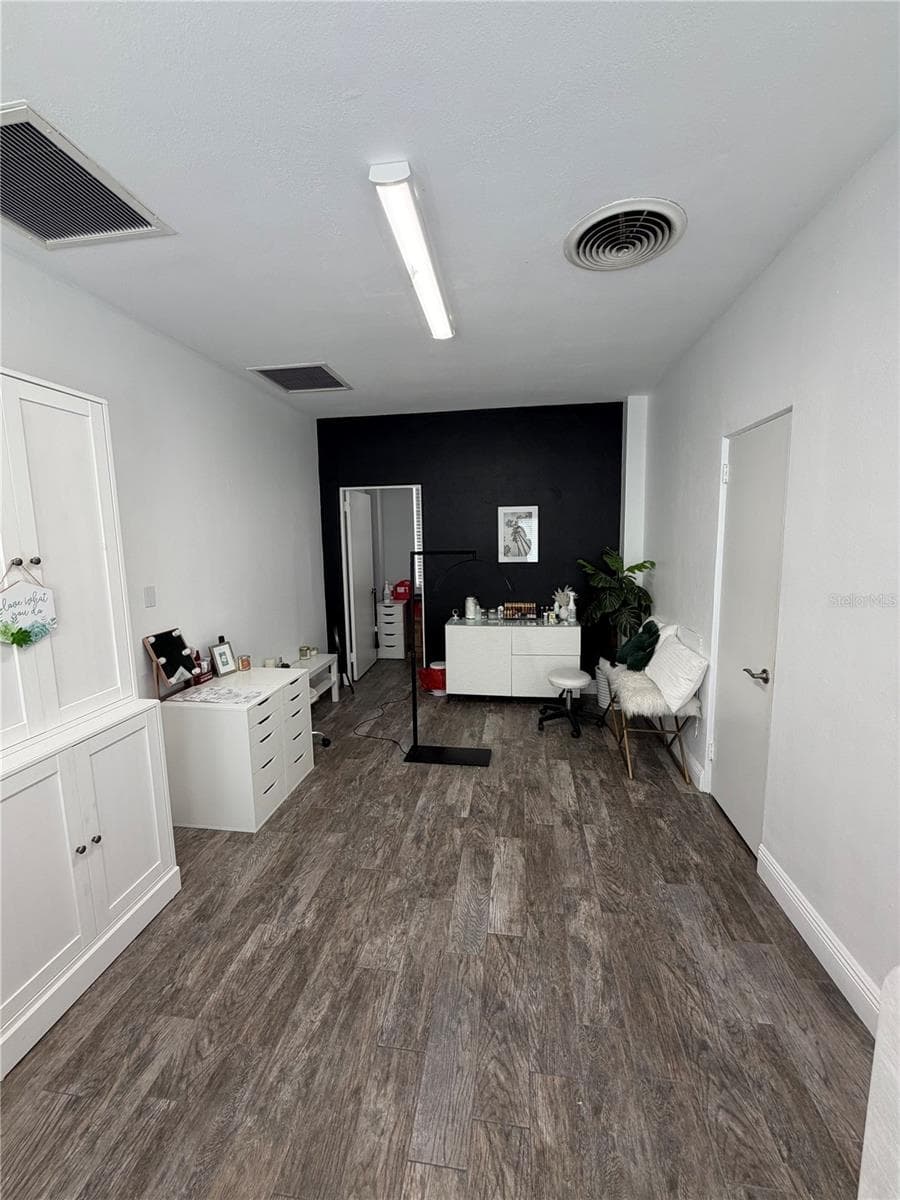 320 MAGNOLIA AVENUE — photo 3 of 12