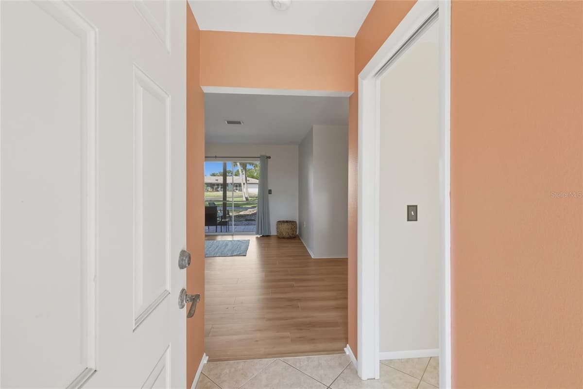 404 OXFORD DRIVE — photo 2 of 36