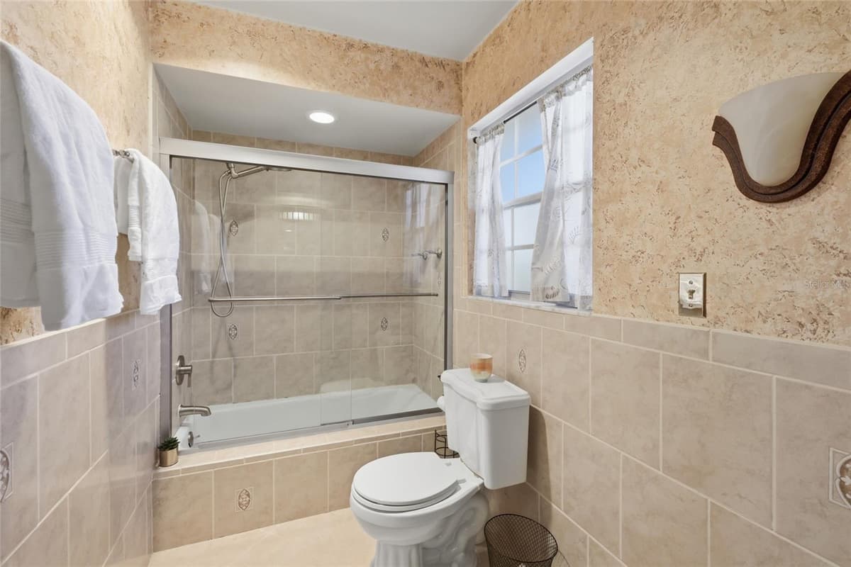 404 OXFORD DRIVE — photo 15 of 36